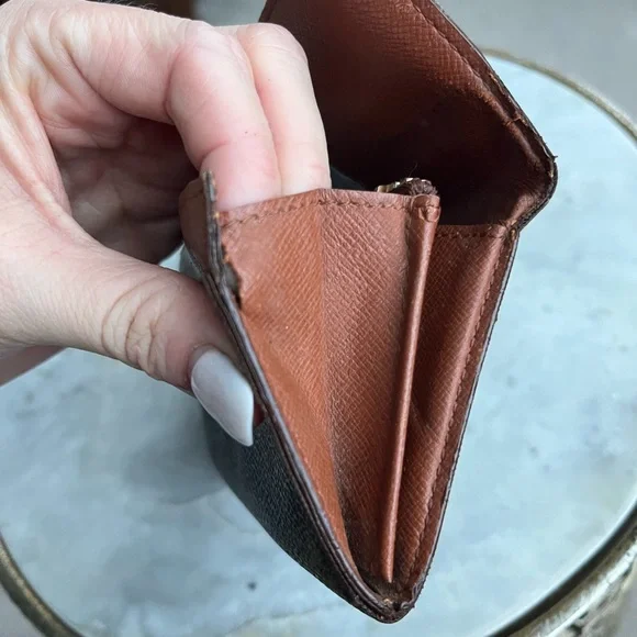 Louis Vuitton Monogram Brown Signature Compact Wallet CA1907 - Picture 16 of 16